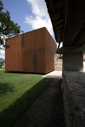 House In Sequeiros