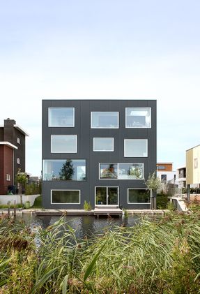 House with 11 Views
