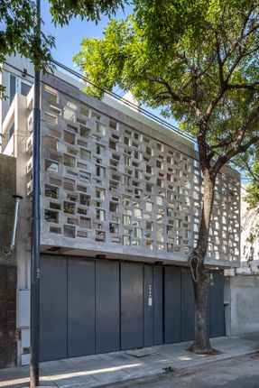 GU2787 Apartment Building