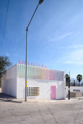 Colonia Héctor Caballero Library
