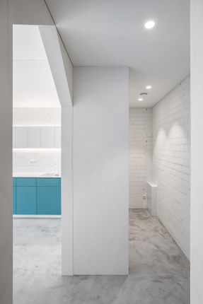 Mr. Sloping Apartment