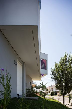 2V HOUSE
