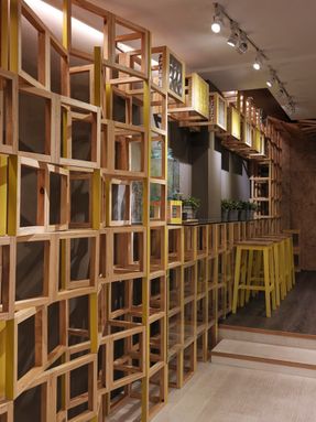 Les Bébés Cafe & Bar