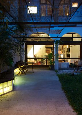 Patio-House In Gracia
