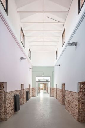 El Roser Social Center