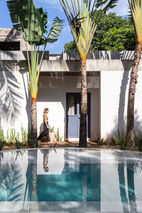 San Ignacio House