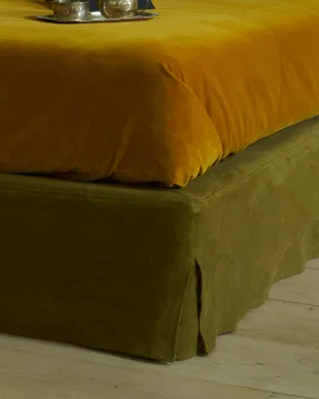 Pinch Moreau Pleated Bed