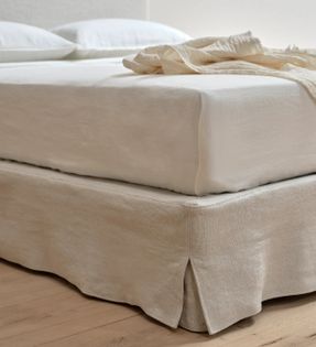 Pinch Moreau Pleated Bed