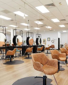 Comfortel Nero Round Salon Mirror