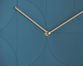 Present Time Echelon Circular Wall Clock