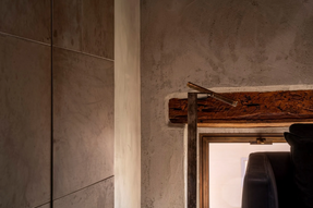 Aria29 Luxury Loft Horizontally Pivoted Window