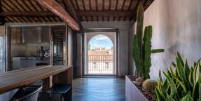 Aria29 Luxury Loft Horizontally Pivoted Window