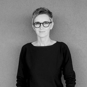 Rexa Stone Shelf With Accessories