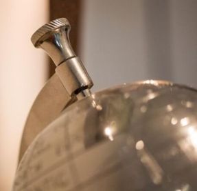 Flamant Horizon Globe