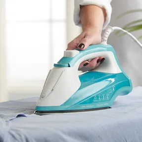 Russell Hobbs Light & Easy Iron