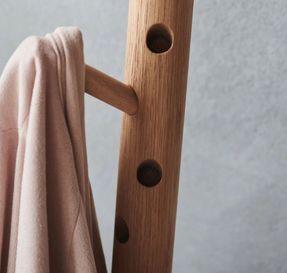 Wedowood Laid Back - Oak Coat Stand