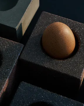 Serax Egg cup brown Uovo