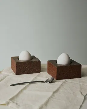 Serax Egg cup brown Uovo
