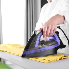Russell Hobbs Easy Store Pro Plug & Wind Iron