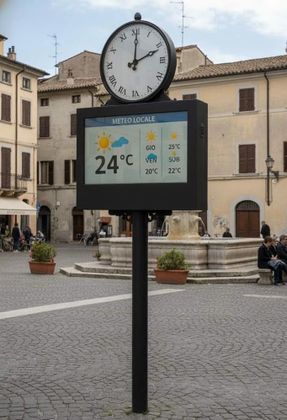 Eurocomitalia Urban Digital Signage Clock with 43'' display
