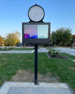 Eurocomitalia Urban Digital Signage Clock with 43'' display