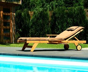 Traditional Teak Leah Lounger