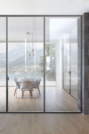 Viva Como Pivot Door