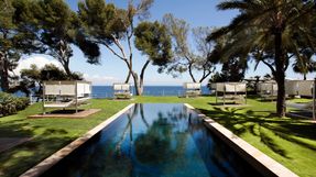 Gandia Blasco Elevated Daybed