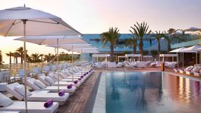 Gandia Blasco Elevated Daybed