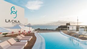 Gandia Blasco Elevated Daybed