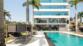 Gandia Blasco Elevated Daybed