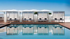 Gandia Blasco Elevated Daybed