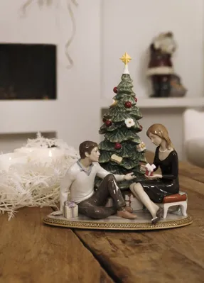 Lladró A Romantic Christmas Couple Figurine. Limited Edition