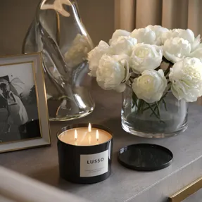 Lusso Cassis Nectar & Freesia Scented Candle 500G