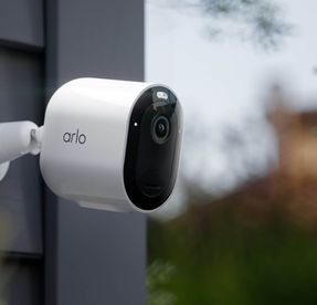 Arlo Go 2 LTE/Wi-Fi Security Camera