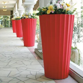 Serralunga Eufronio Planter