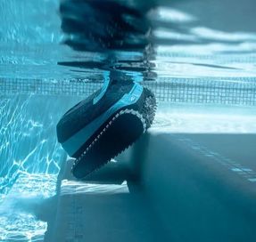 Maytronics Dolphin EON 120d Pool Care