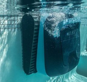 Maytronics Dolphin EON 120d Pool Care