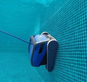 Maytronics Dolphin M600 Pool Cleaning