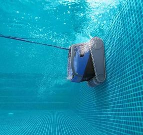 Maytronics Dolphin M600 Pool Cleaning