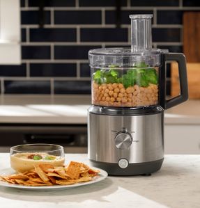 Ge Appliances Ge 12-cup Food Processor With Accessories