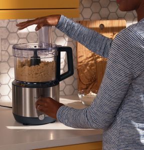 Ge Appliances Ge 12-cup Food Processor With Accessories