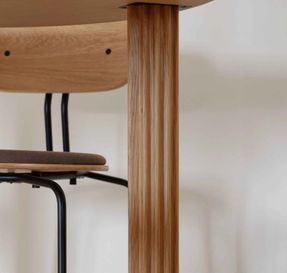 Umage Comfort Circle Dining Table