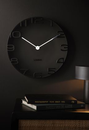 Present Time Wall Clock On The Edge