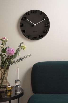 Present Time Wall Clock On The Edge