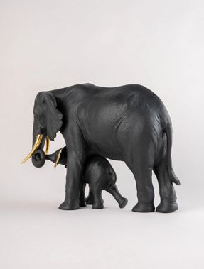 Lladro Leading The Way Sculpture - Black-Gold