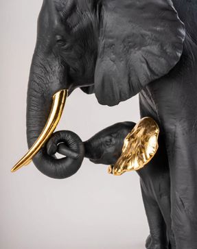 Lladro Leading The Way Sculpture - Black-Gold