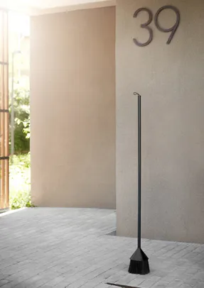 Northern Mim Outdoor Broom