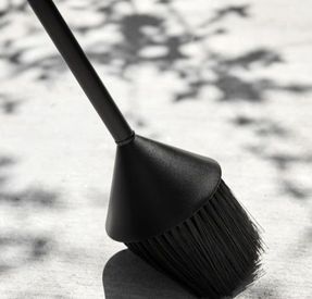 Northern Mim Outdoor Broom