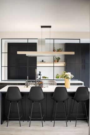 Cerno Una 66 With Lutron Linear Pendant
